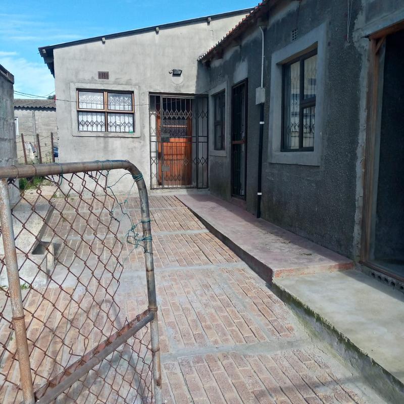4 Bedroom Property for Sale in Browns Farm Western Cape